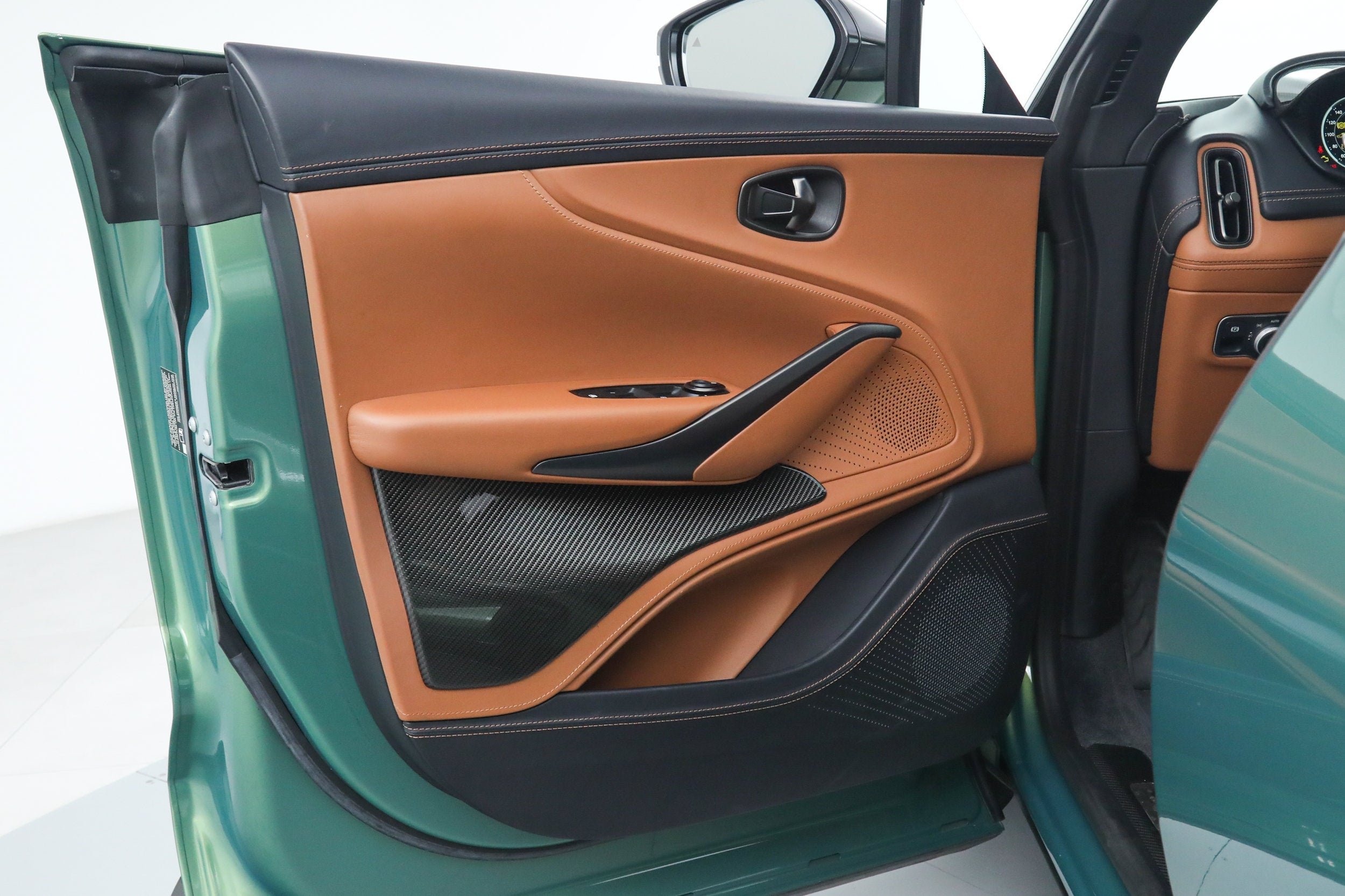 Used 2023 Green Aston Martin 707 image 21