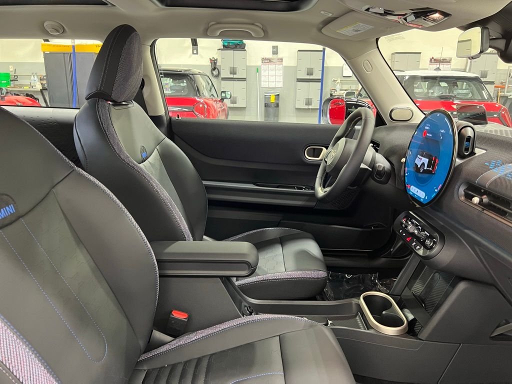 2025 MINI Hardtop 2 Door Base - Photo 24