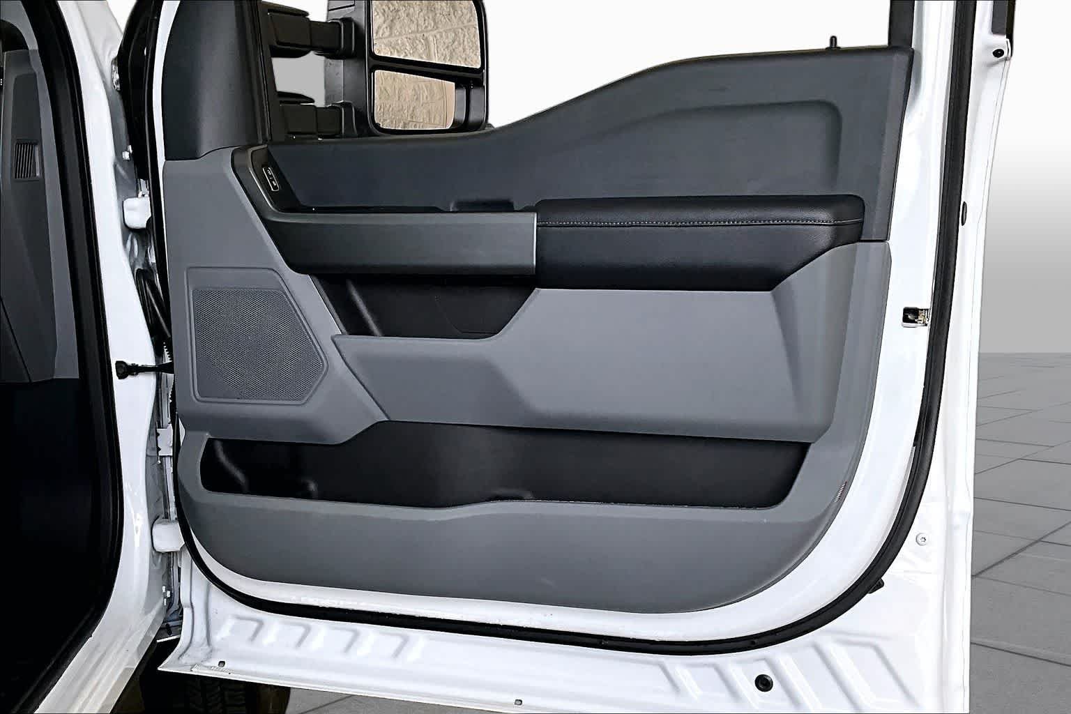 Used 2026 Oxford White Ford XLT image 22