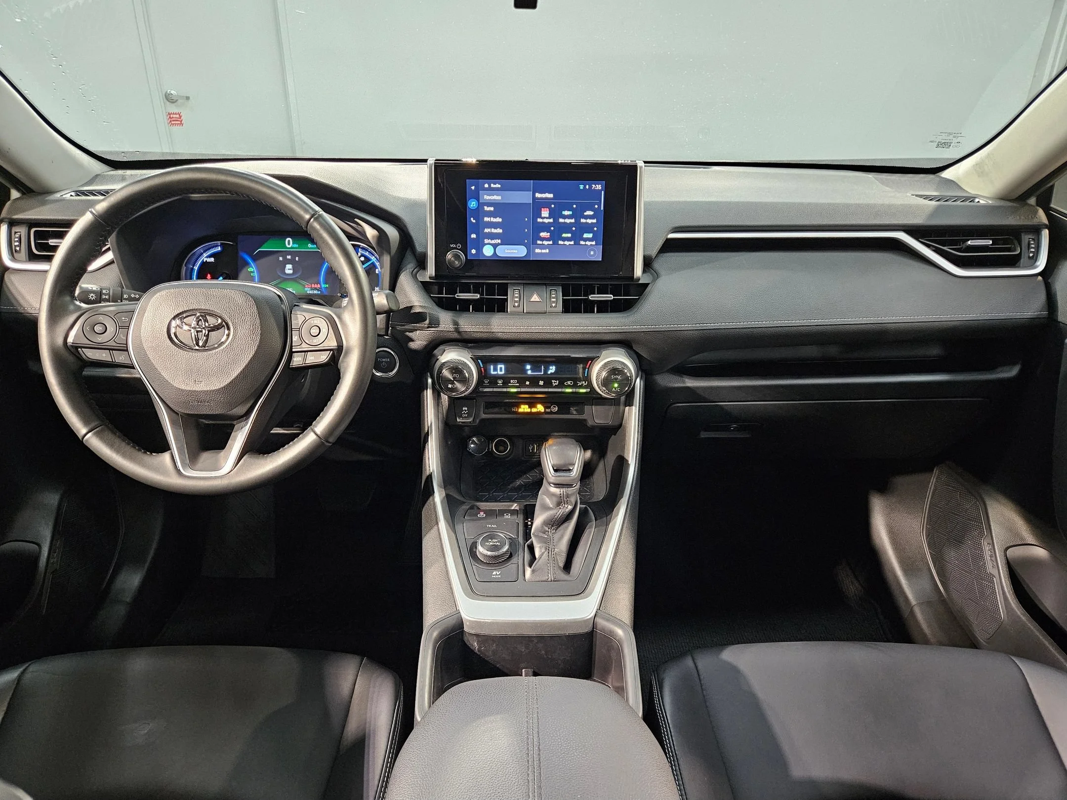 Used 2024 Wind Chill Pearl Toyota Hybrid XLE Premium image 10