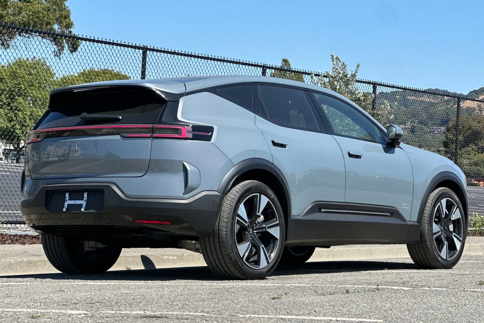 Used 2025  Polestar Long Range Dual Motor image 2