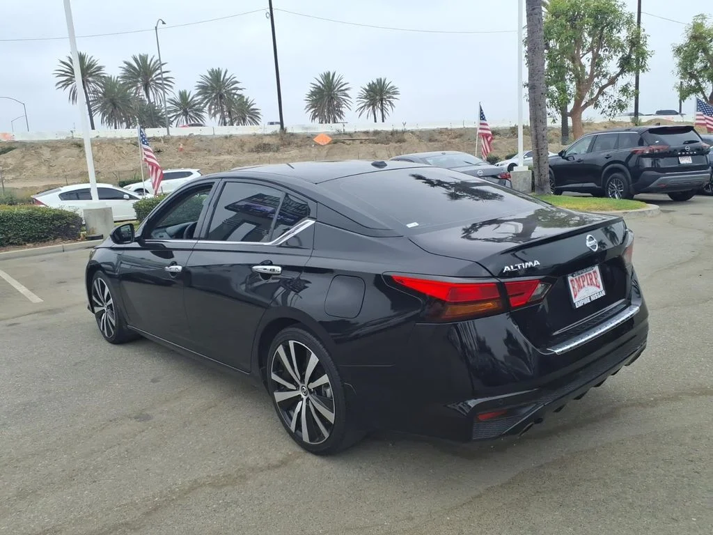 Certified Used 2022 Black Nissan 2.5 SL image 10