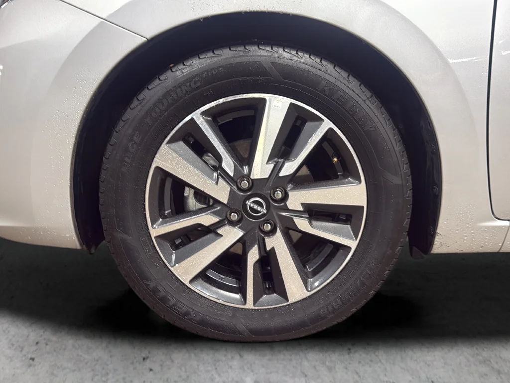 Used 2025 Silver Nissan 1.6 SV image 36