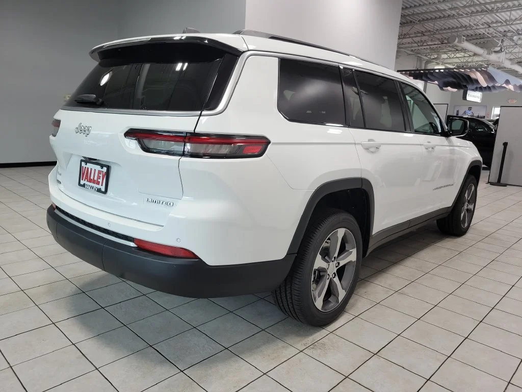 New 2026 Bright White Clear-Coat Exterior Paint Jeep Limited image 7