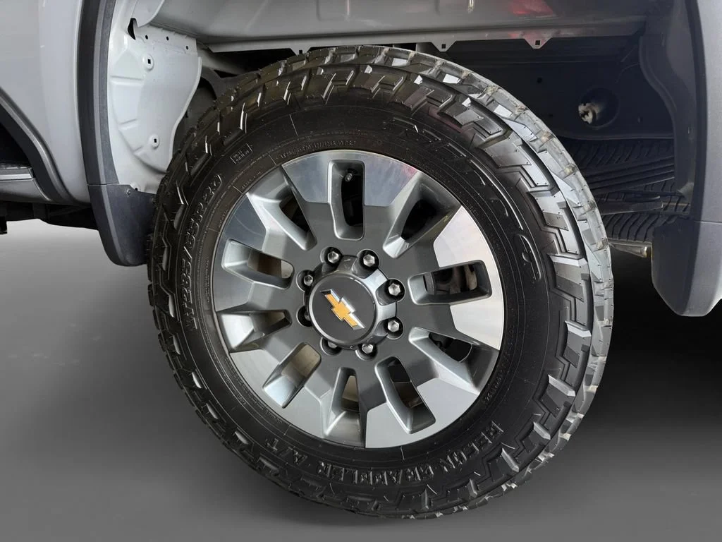 Used 2025 Slate Gray Metallic Chevrolet Custom image 16