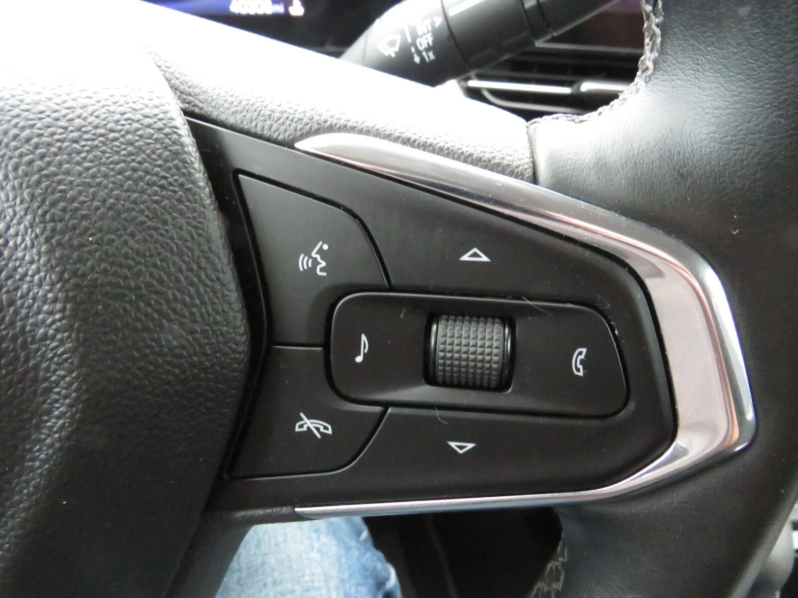Used 2024 Mosaic Black Metallic Chevrolet LT image 31
