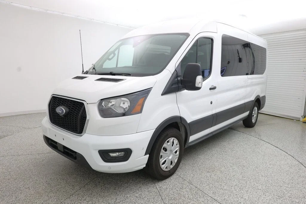 Used 2023 Oxford White Ford T-350 148