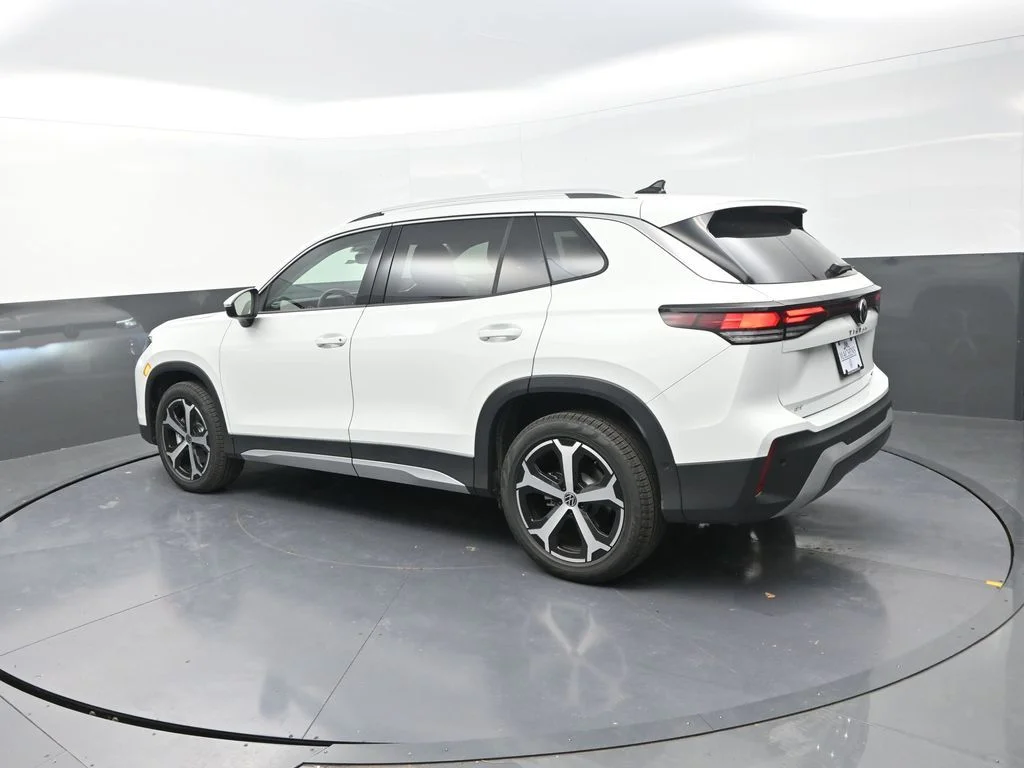2026 Volkswagen Tiguan SE - Photo 8