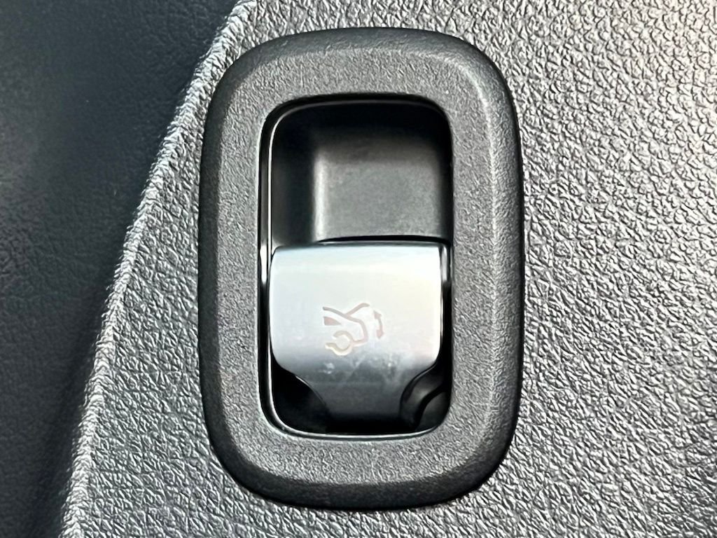 Certified Used 2023  Mercedes-Benz GLC 300 image 35