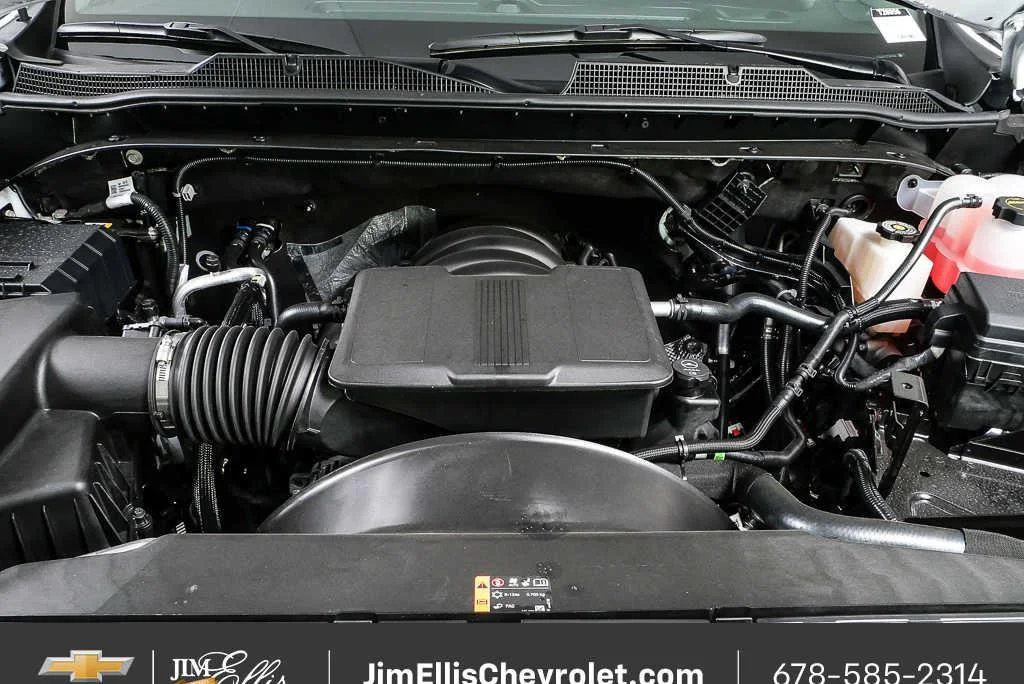 New 2026 Summit White Chevrolet WT image 29