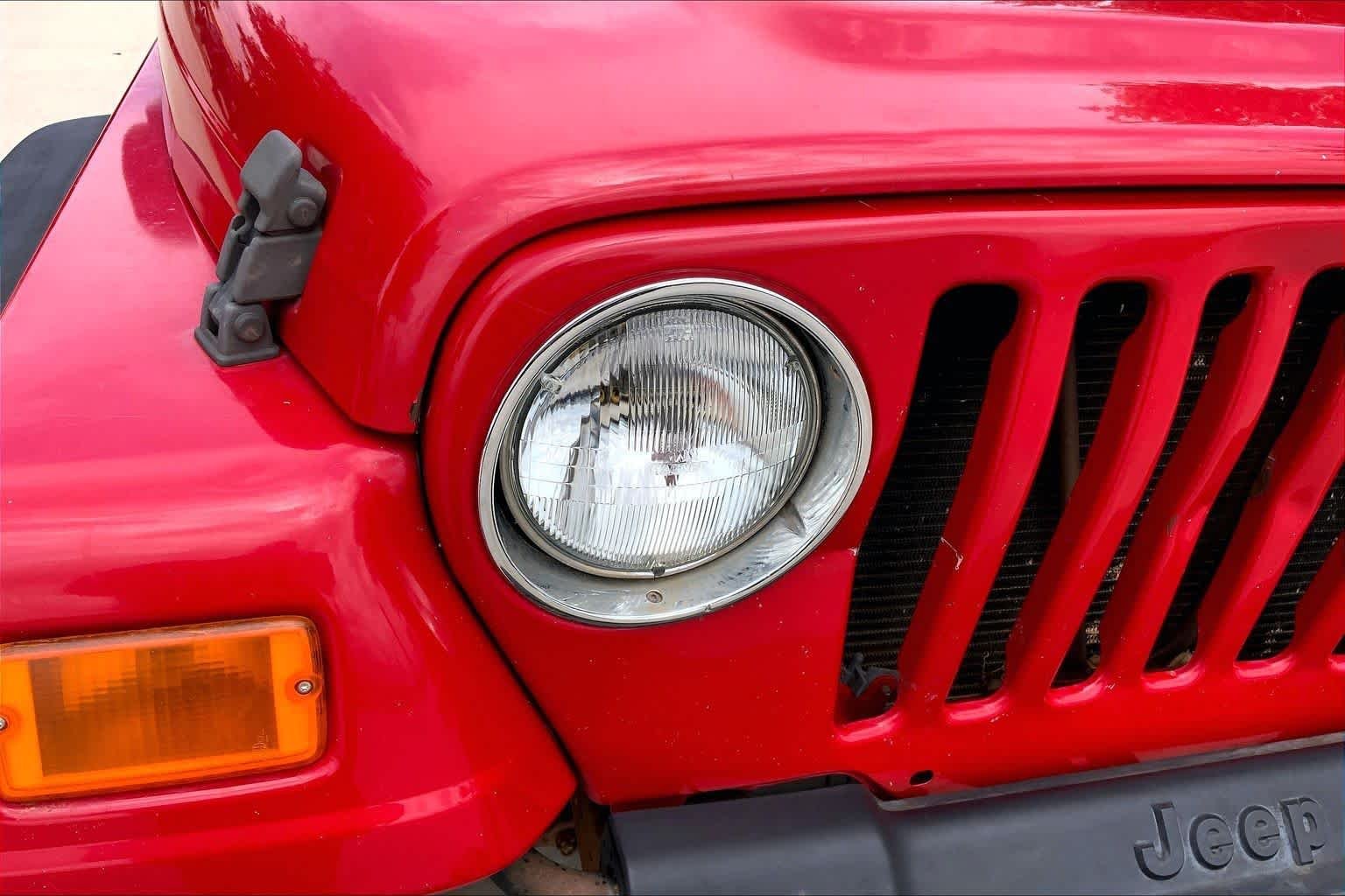 Used 2005 Flame Red Jeep X image 26