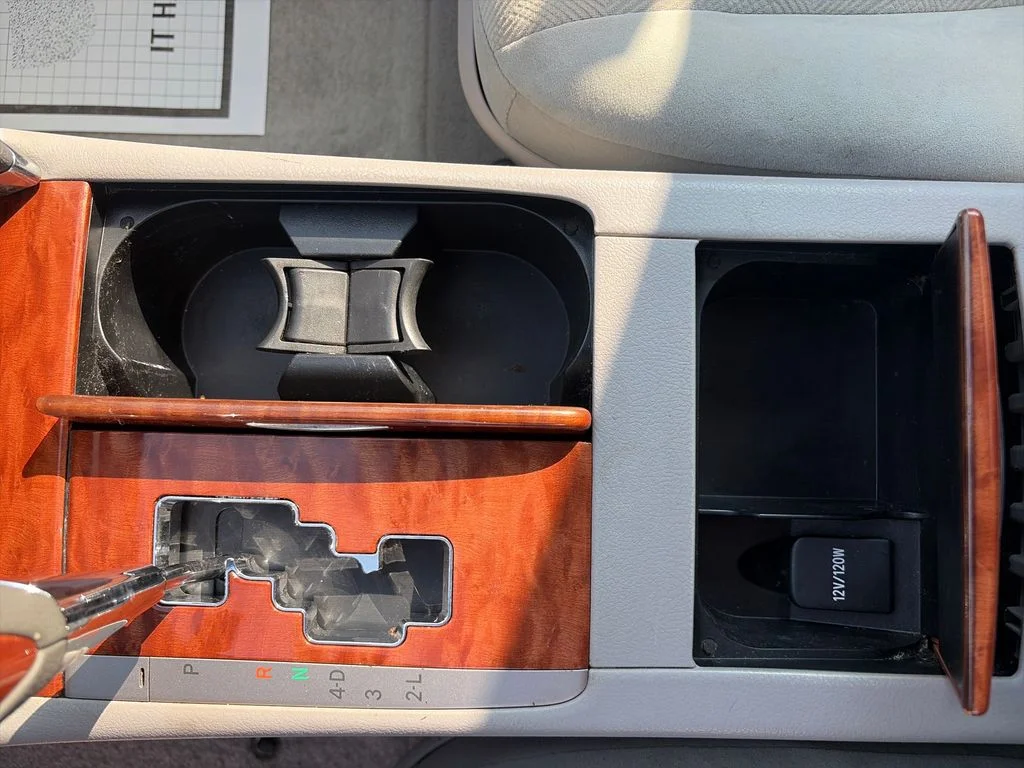 Used 2009 White Toyota XLE image 36