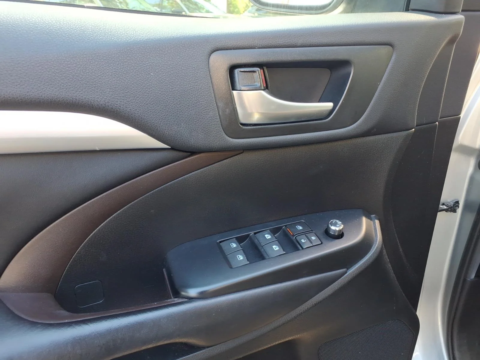 Used 2019 Celestial Silver Metallic Toyota XLE image 16