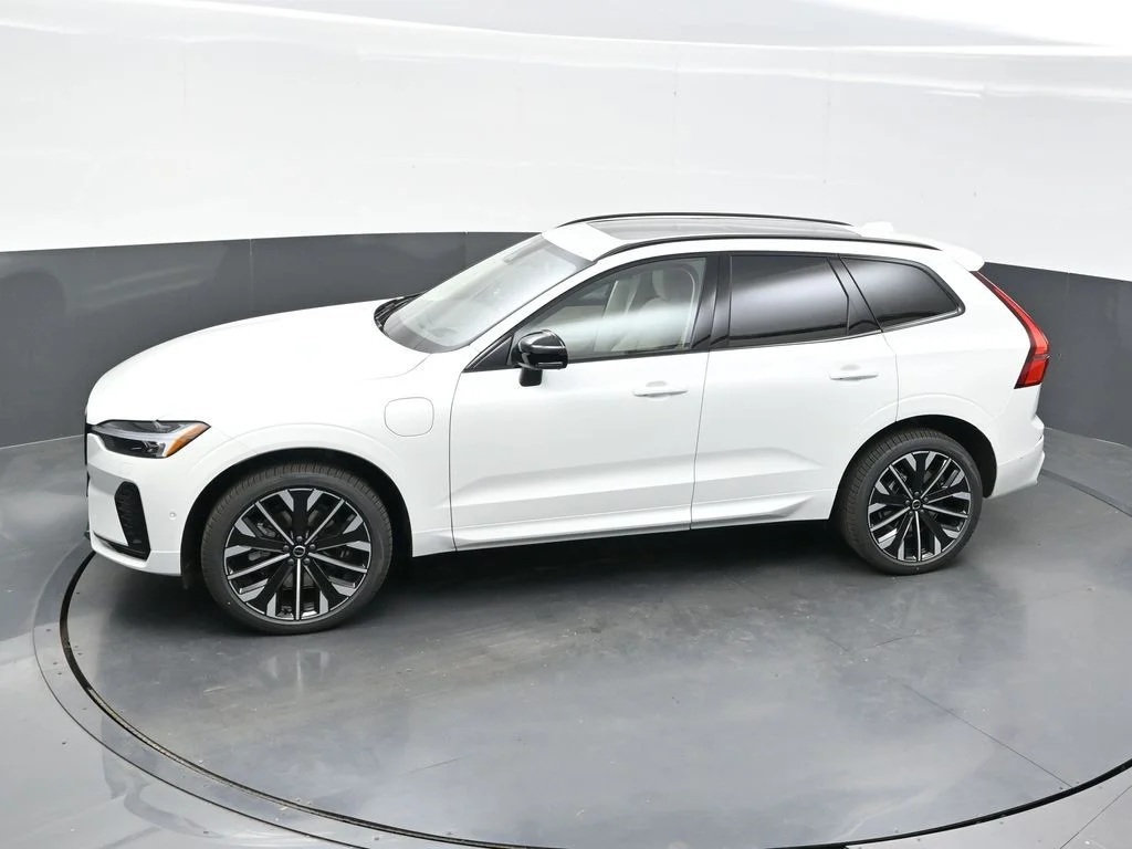 New 2026 Crystal White Volvo T8 Ultra image 30