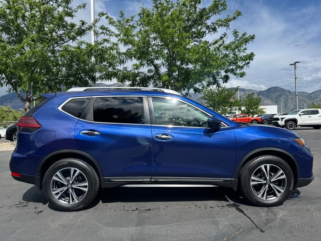 Used 2018 Blue Nissan SL image 3