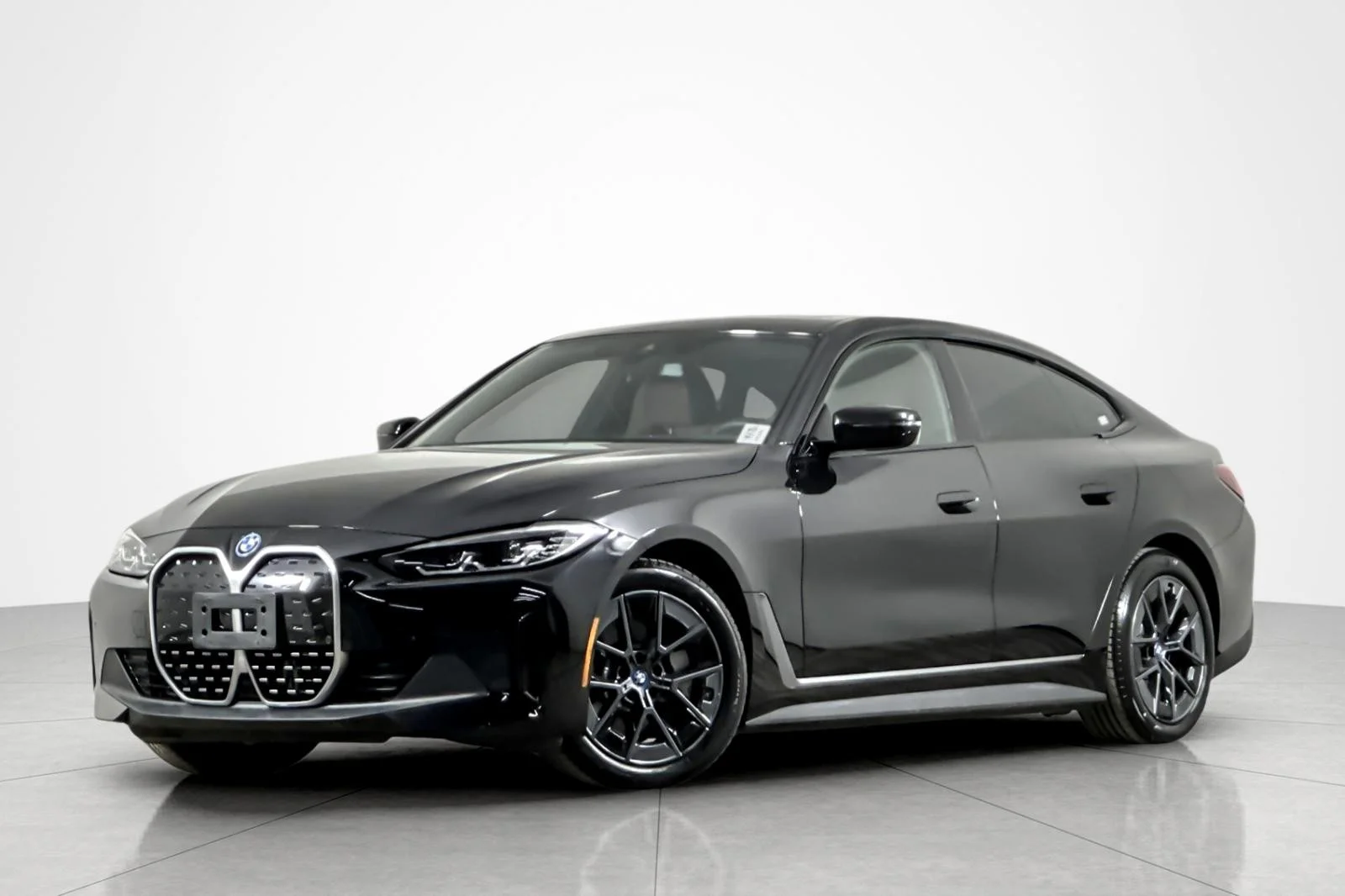 2023 BMW i4 eDrive35's photo