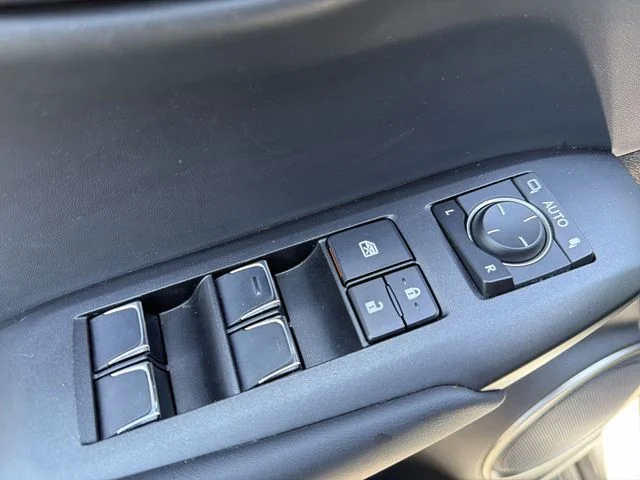 Used 2018 Silver Lexus 300h image 13
