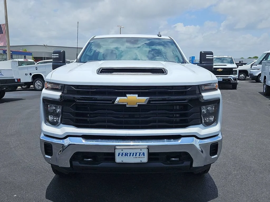 New 2026 Summit White Chevrolet WT image 10