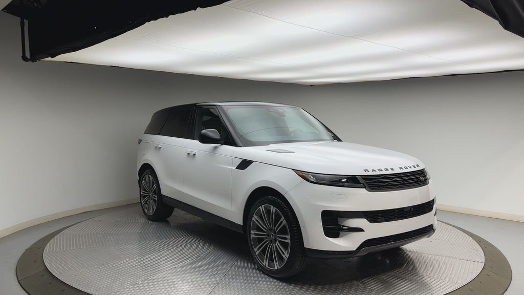 Used 2024 Fuji White Land Rover SE image 8
