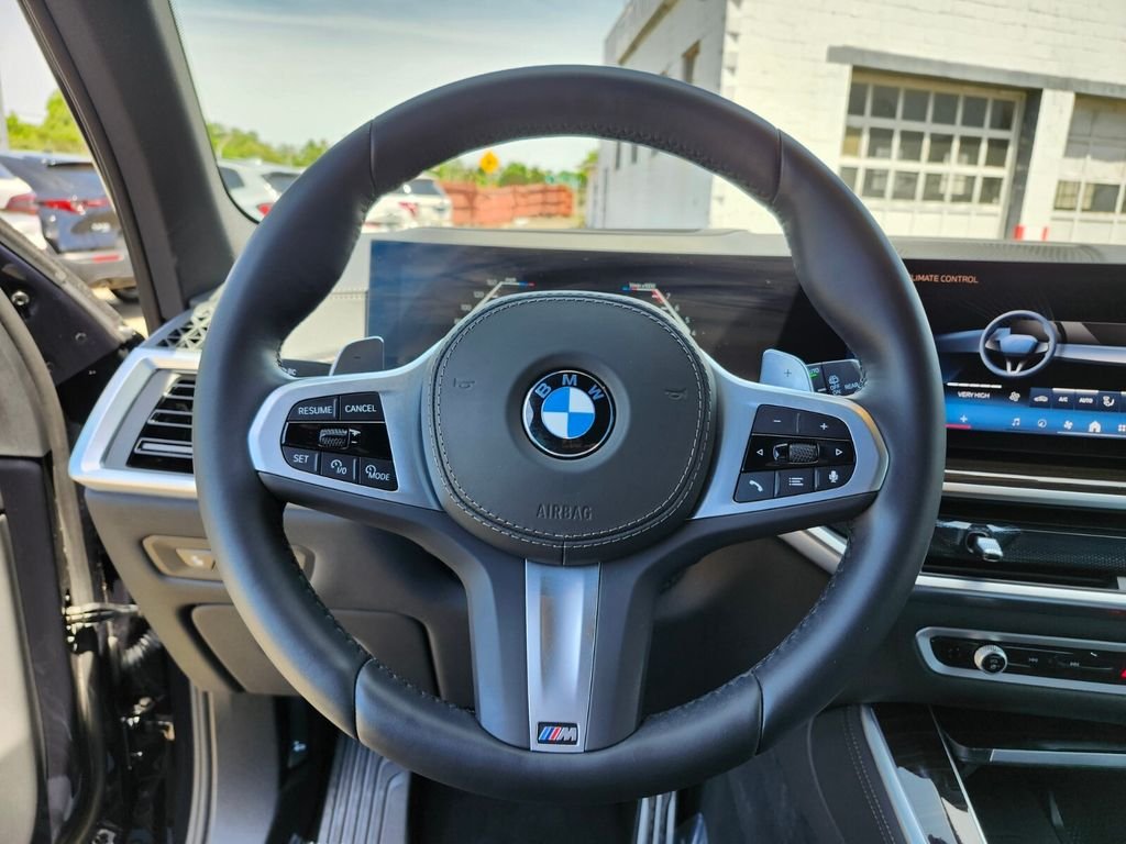 Used 2025 Black BMW xDrive40i image 28