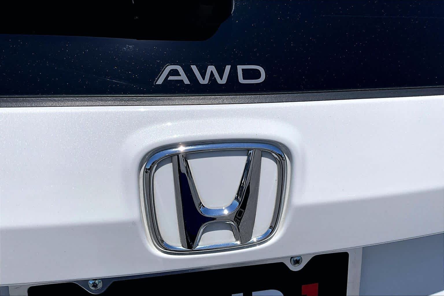 Used 2025 Platinum White Pearl Honda EX image 10