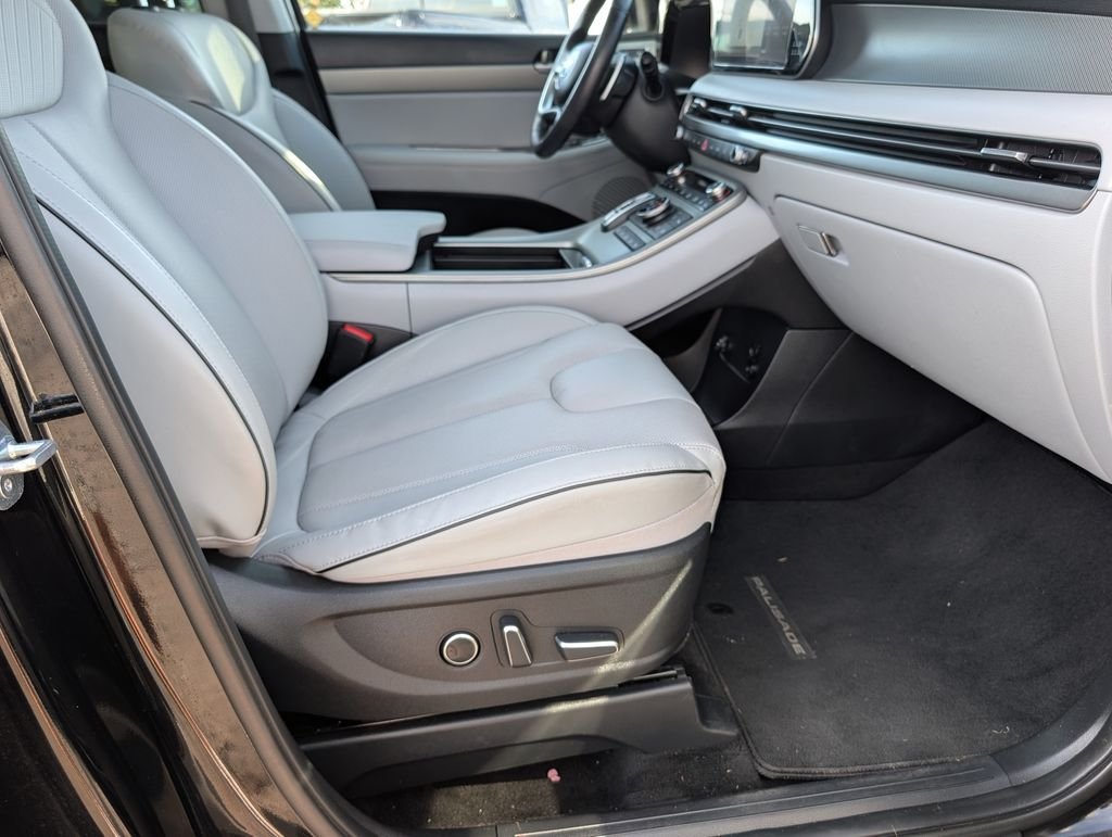 Used 2023 Black Hyundai SEL image 28