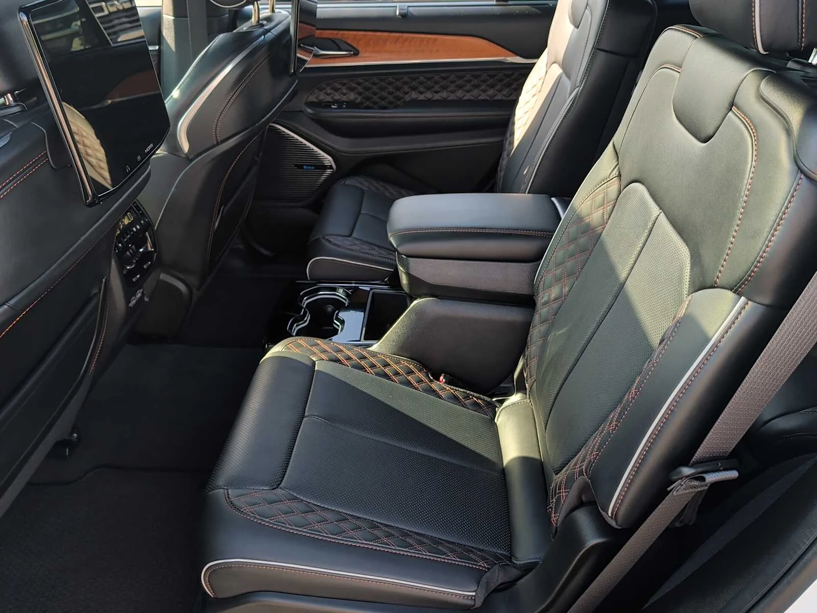 Used 2024 Bright White Clearcoat Jeep Summit Reserve image 11
