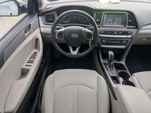 Used 2019 White Hyundai SE image 15
