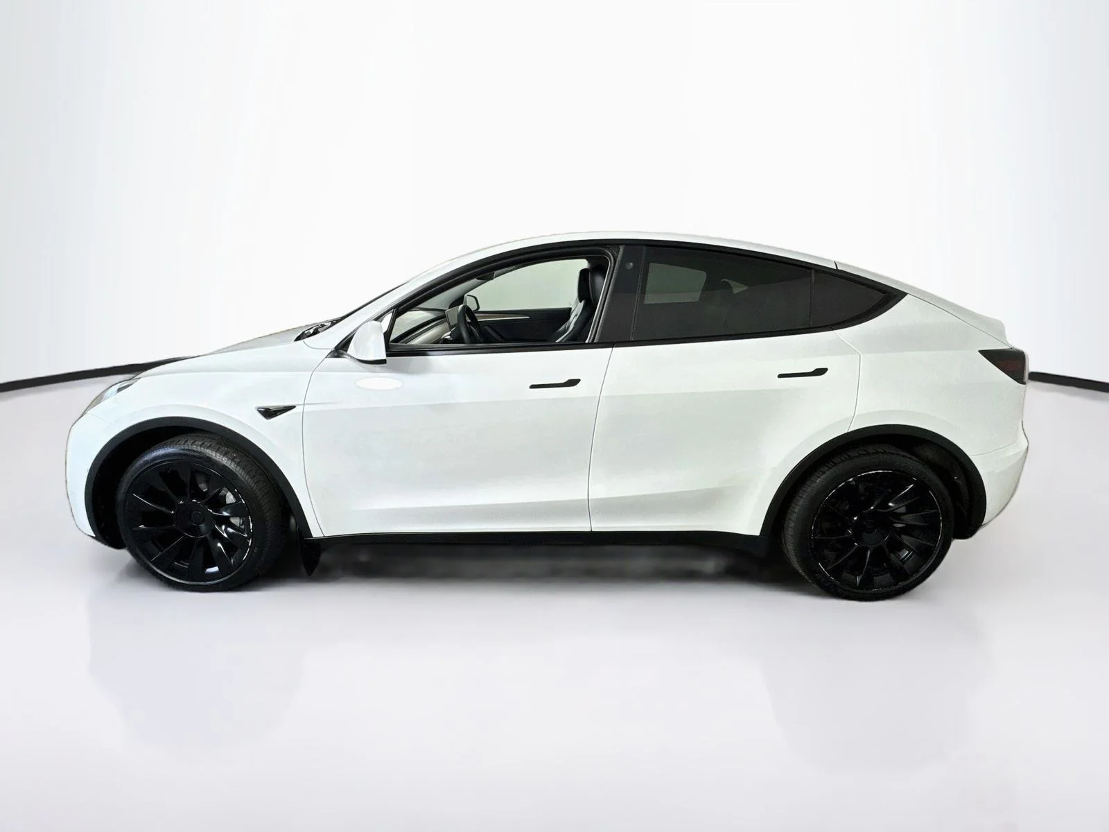 Used 2023  Tesla Long Range image 4