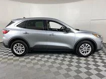 Used 2022 Iconic Silver Ford SE image 16