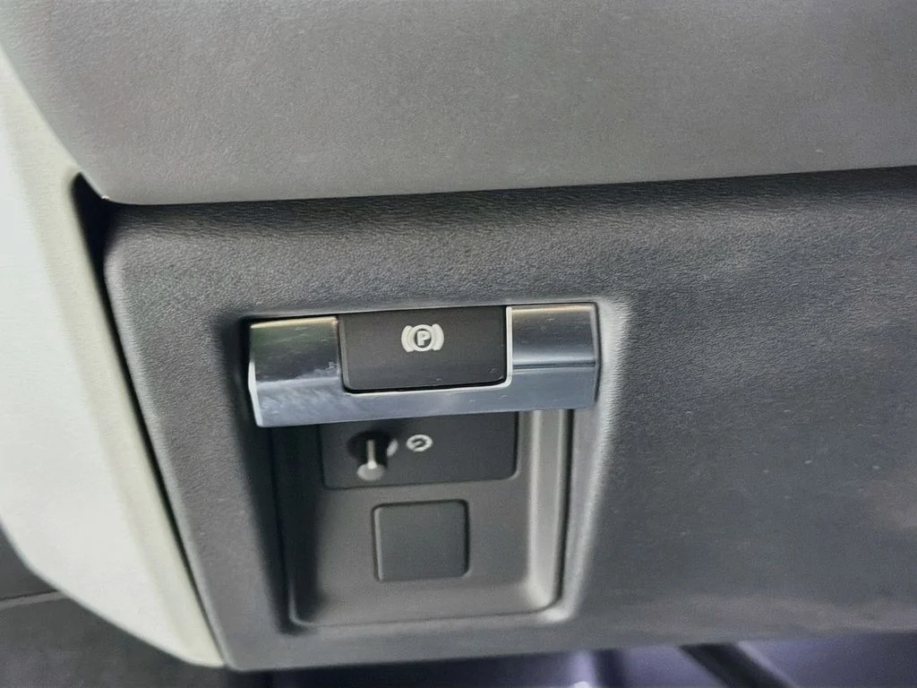 Used 2023 Black Land Rover SE image 10