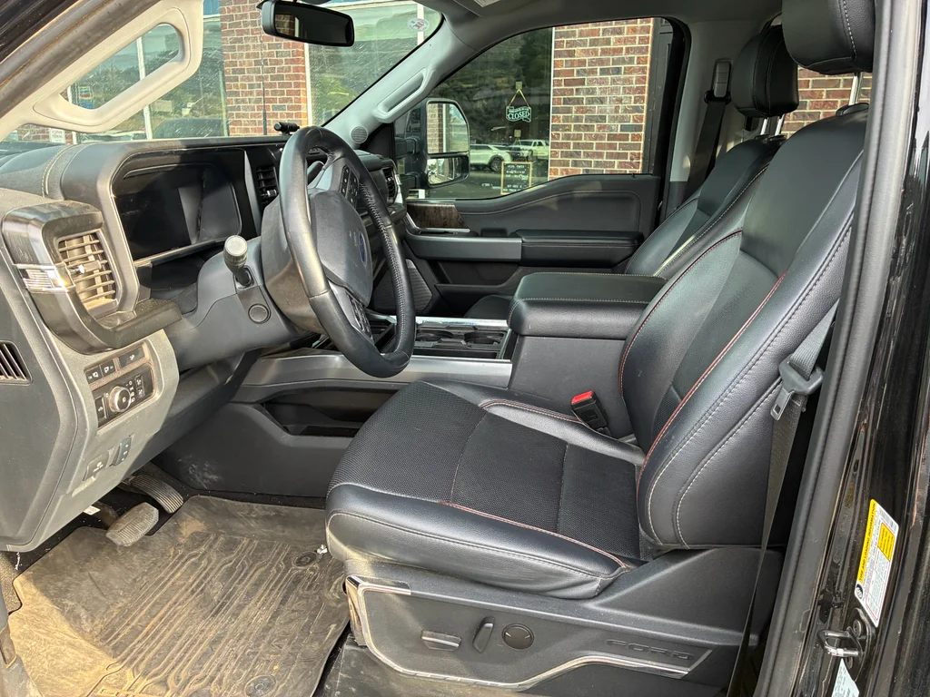 Used 2024 Agate Black Metallic Ford LARIAT image 5