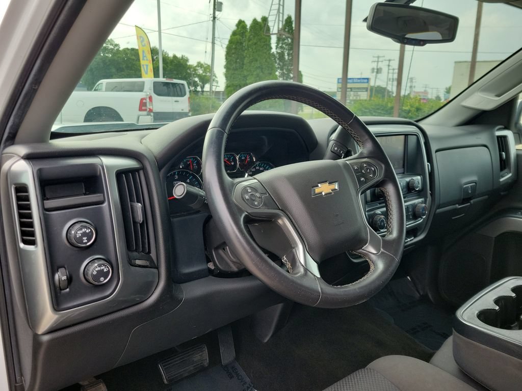 Used 2017 SUMMIT WHITE Chevrolet LT image 20