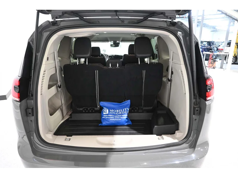 2022 Chrysler Pacifica Touring L - Photo 25