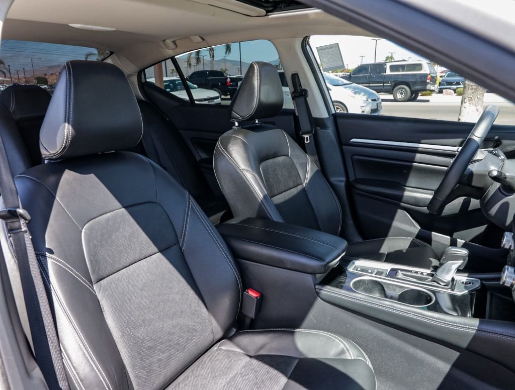 Used 2025 Silver Nissan 2.5 SL image 18