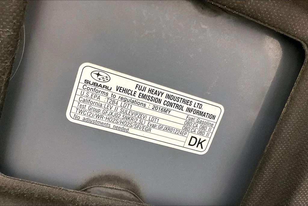 Used 2016 Silver Subaru 2.5i Premium image 31