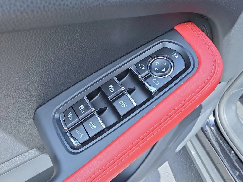Used 2025 Black Porsche Base image 17
