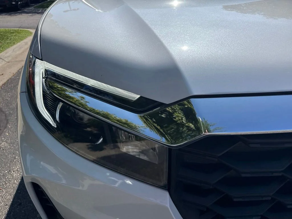 Used 2023 White Honda EX-L image 3