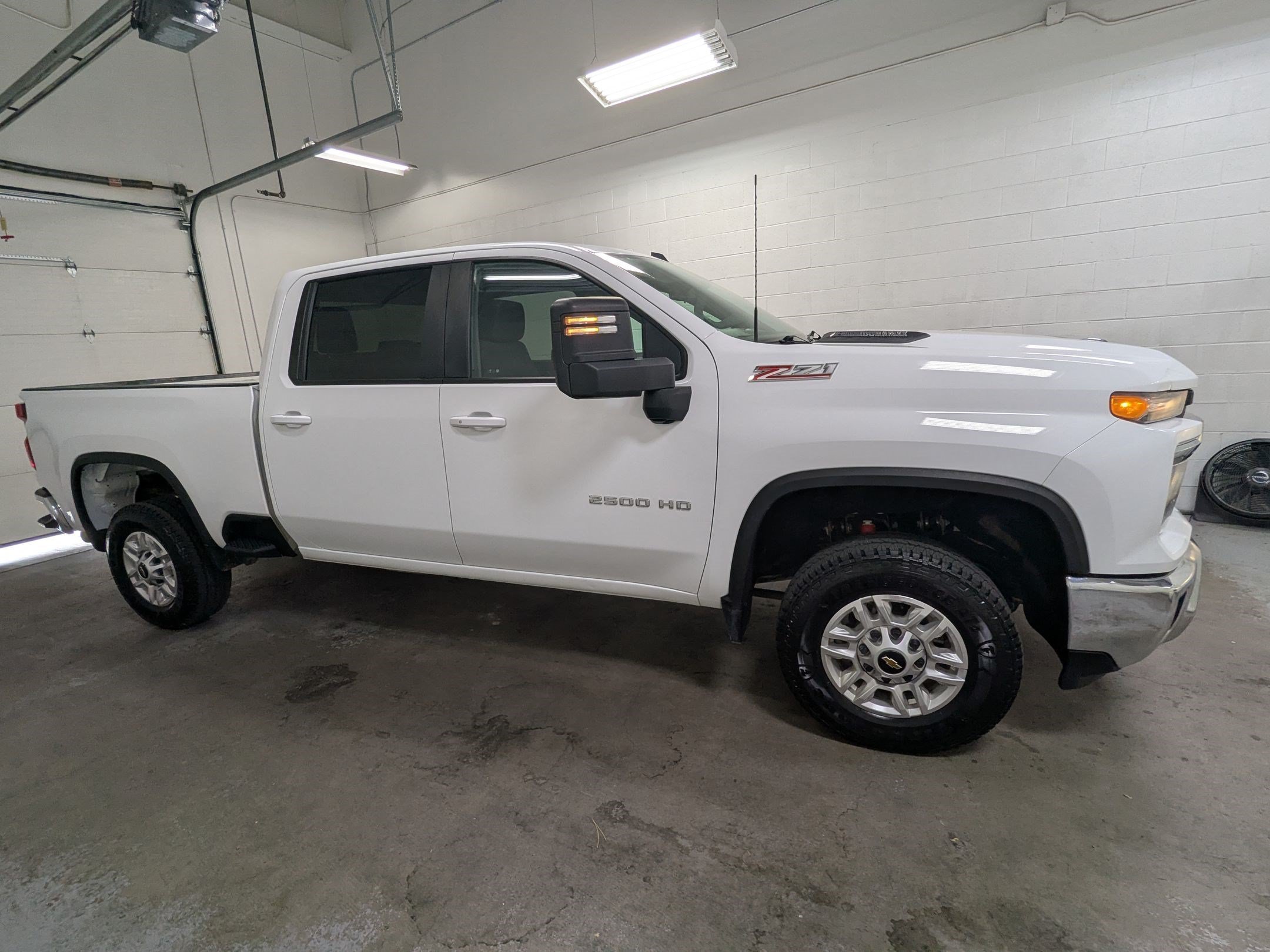 Used 2024 Summit White Chevrolet LT image 3