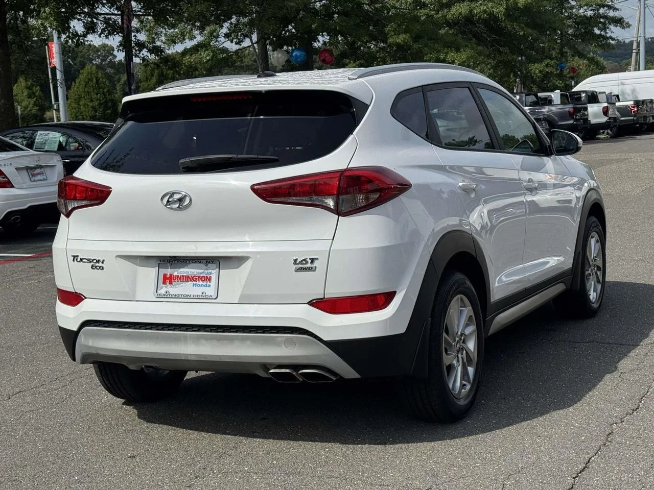 Used 2017 Winter White Hyundai Eco image 5