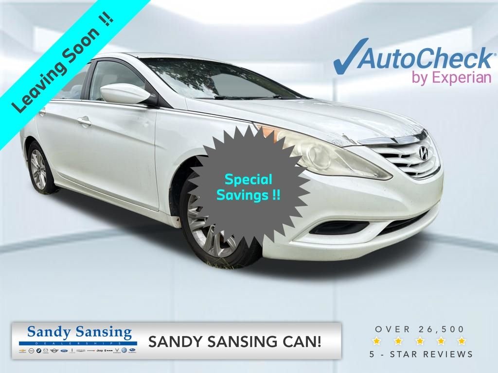 Used 2012 White Hyundai GLS image 1