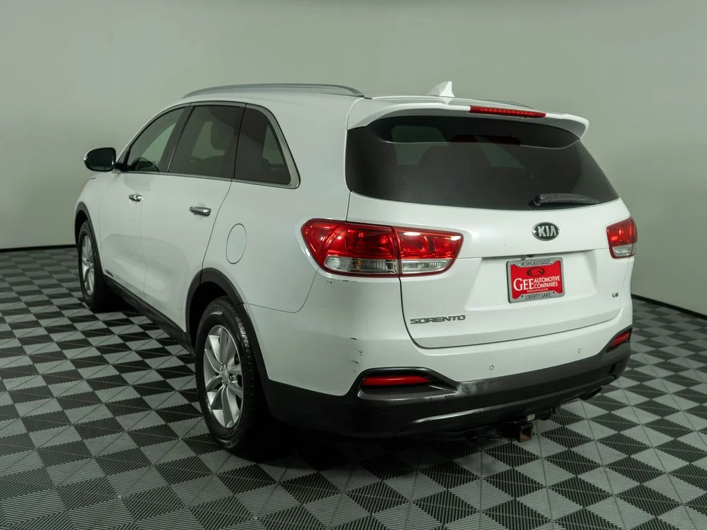 Used 2016 White Kia LX image 4