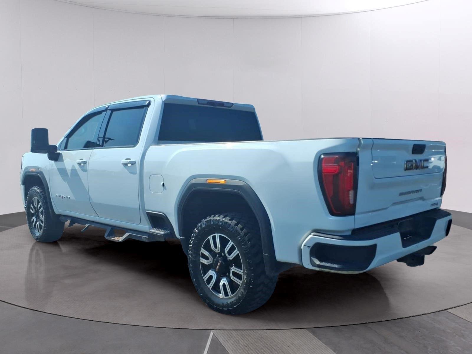 Used 2021 SUMMIT WHITE GMC AT4 image 3