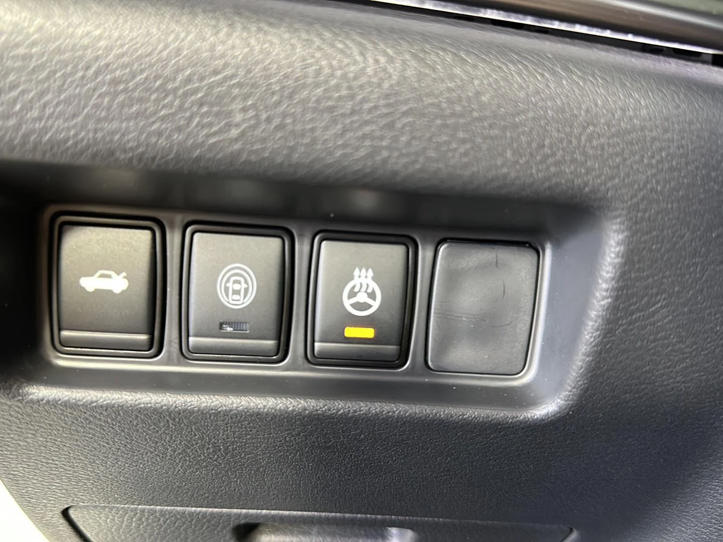 Used 2023 Pearl White Tricoat Nissan SR image 9