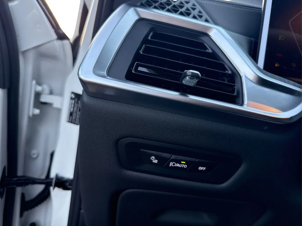New 2026 White BMW sDrive40i image 24