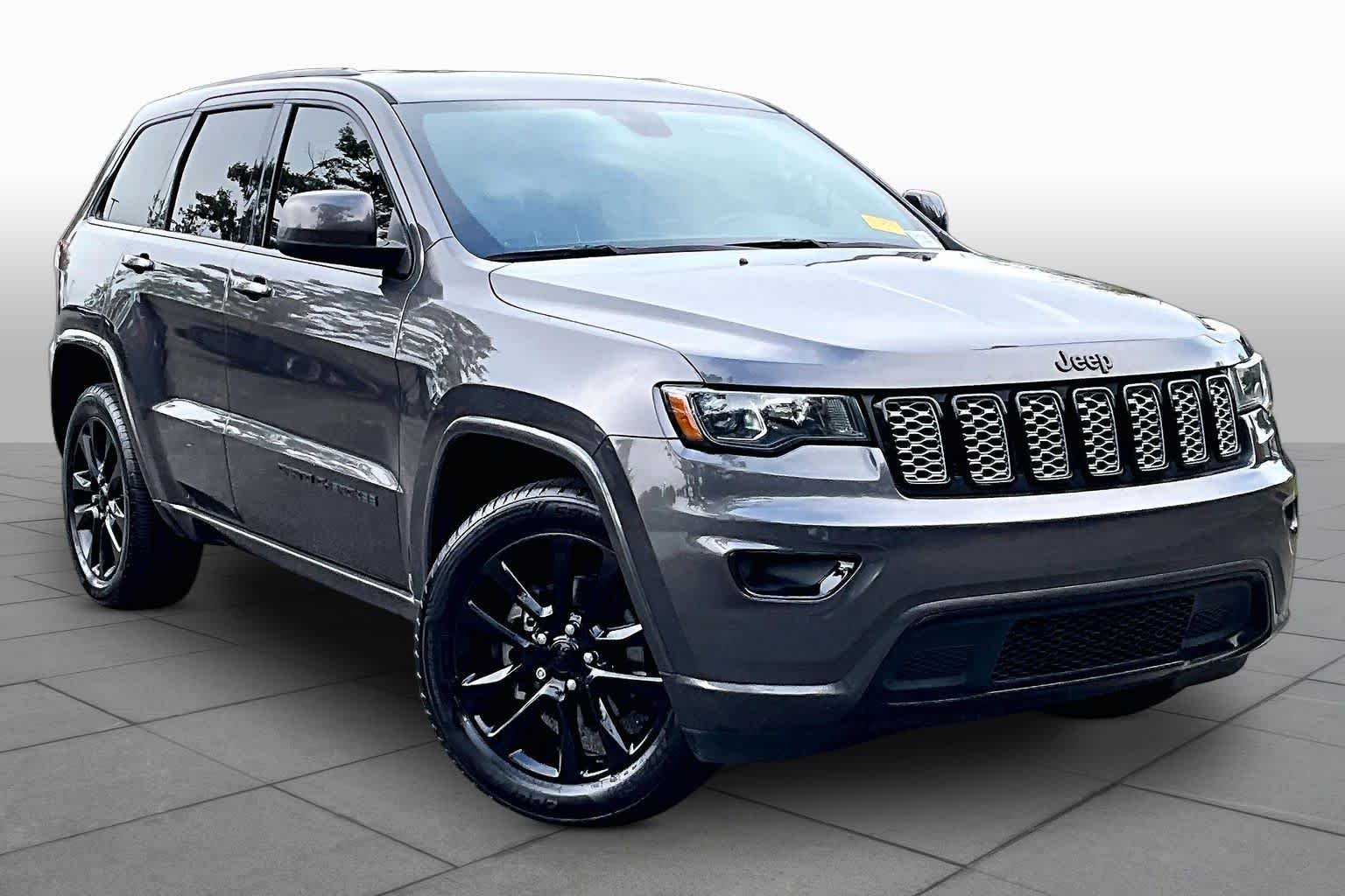 Used 2020 Granite Crystal Metallic Clearcoat Jeep Altitude image 3