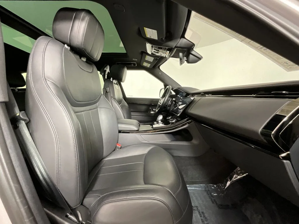 Used 2023 Gray Land Rover SE Dynamic image 20
