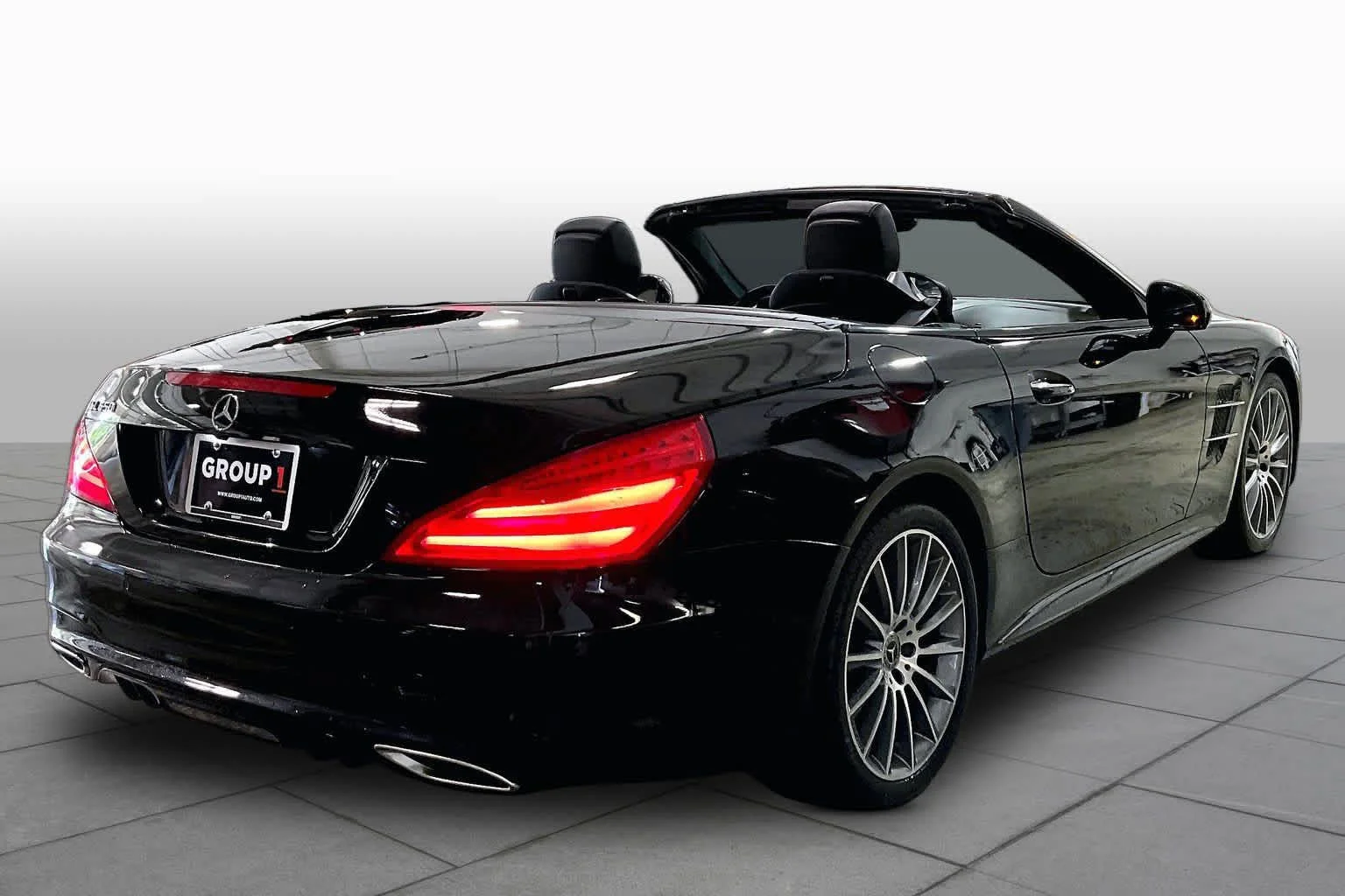 Used 2018 Black Mercedes-Benz SL 550 image 12