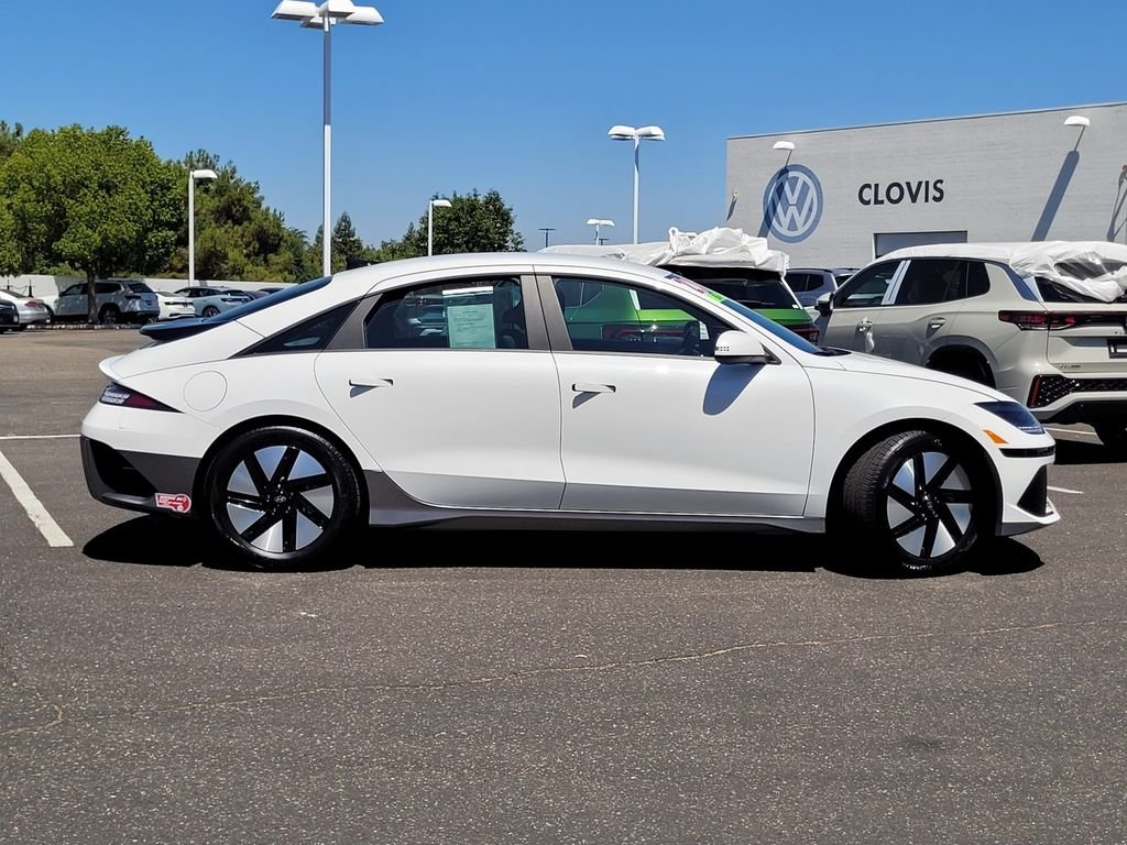 Used 2024 White Hyundai SE image 5