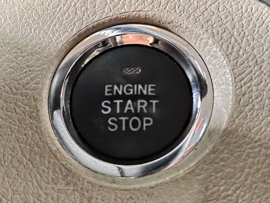 Used 2017  Toyota XLE image 32
